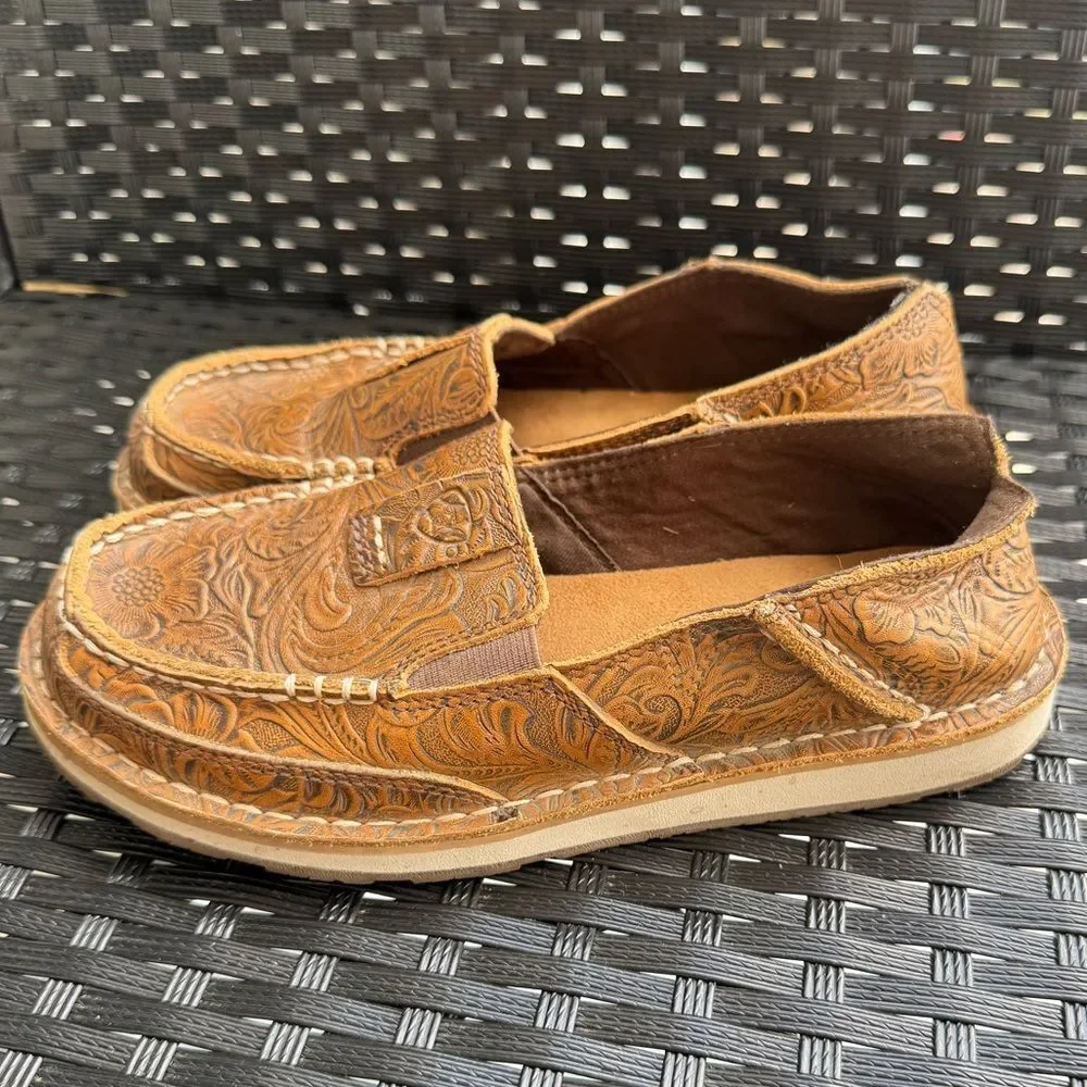 Ariat Women’s Embossed Leather Slip-On Shoes Size‎ 5.5B Floral Tooled Western